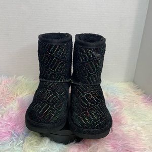 Black Uggs boots size 8 toddler.